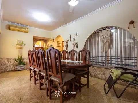 Casa 5 ambientes con 2 baños