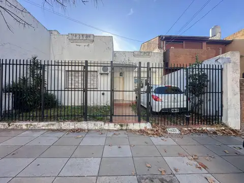 CASA EN VENTA EN SAAVEDRA CON PATIO, TERRAZA Y COCHERA