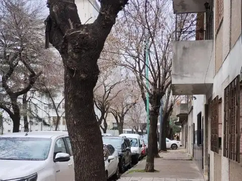 Departamento 4 ambiente al frente con balcon