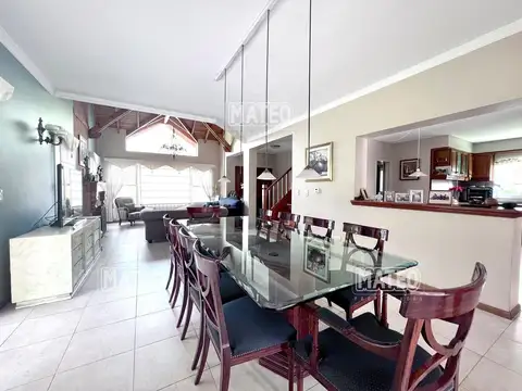 Casa 4 ambientes con 5 baños