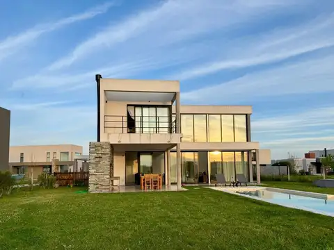 Casa en Alquiler Temporal en San Sebastián, USD 5.000