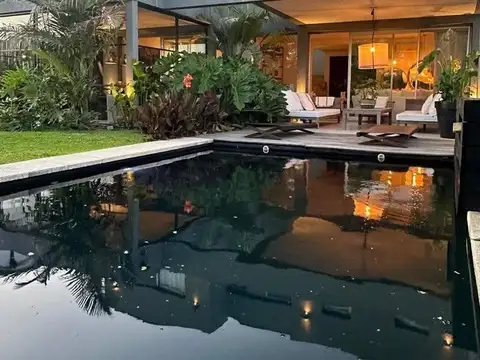 Casa en venta - 4 Dormitorios 4 Baños - Nordelta