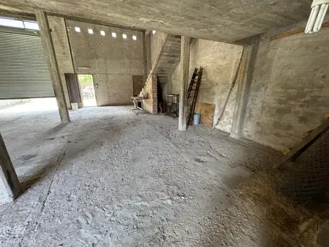 VENTA GALPÓN/DEPOSITO CON PATIO EN MERLO!