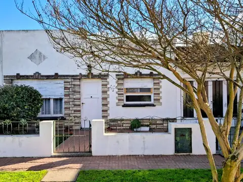 VENTA CASA 3 AMB C/GARAJE AMPLIO - PARQUE