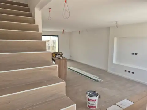 Depto Tipo Casa 4 ambientes con 2 baños