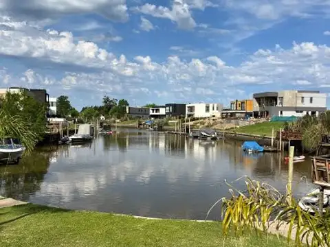 Terreno en Venta en Barrio Nautico Canal, USD 158.000