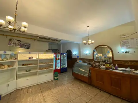 Excelente local de Comidas en la zona de Monserrat.