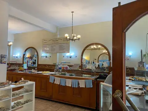 Excelente local de Comidas en la zona de Monserrat.