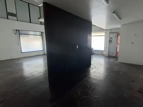 Local en Alquiler en Villa Lynch, $ 900.000