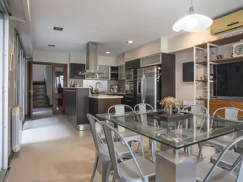 Casa 9 ambientes con 5 baños