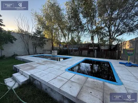Venta  casa Quinta dos dormitorio dos piscinas quincho cochera parque Villa Mercedes