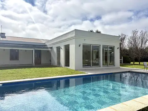 Casa en venta de 8 ambientes en Chacras del Paraná, Zarate