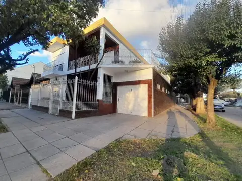 jorge newbery , Piso 1