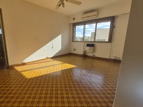Depto de 3 ambientes de 64m2 muy luminoso al frente con cocina con comedor diario