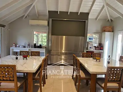 Casa 7 ambientes con 4 baños