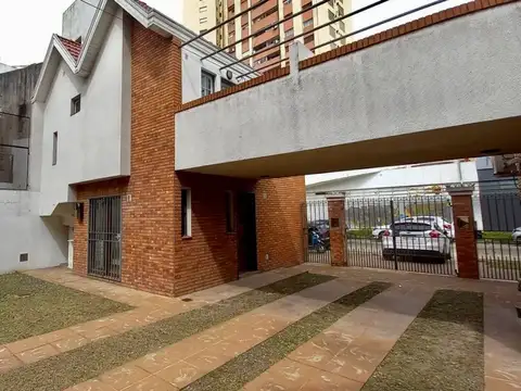 Dúplex de 3 ambientes con cochera, patio y terraza