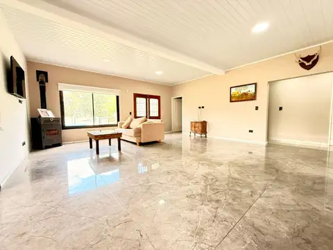 Casa 4 ambientes con 2 baños