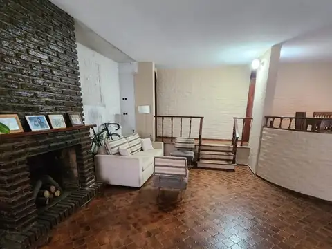 CASA EN VENTA C.RIVADAVIA 780 BERNAL