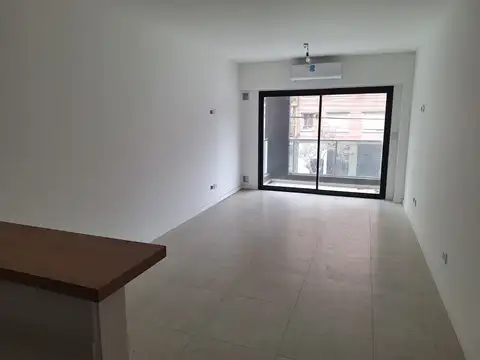 Coronel Ramón Lorenzo Falcón 5900, Piso 1