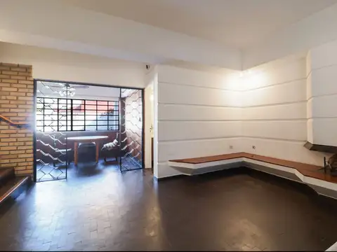 Casa en Alquiler con 1 cochera