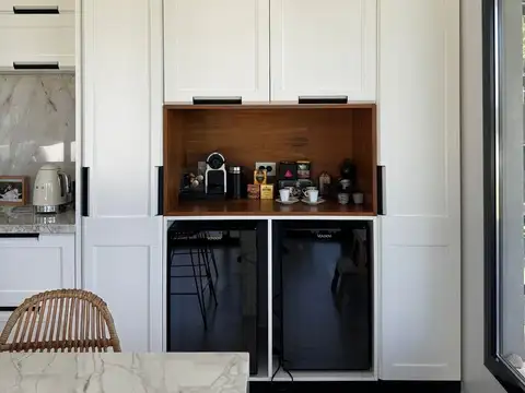 Casa en Alquiler con 2 cocheras