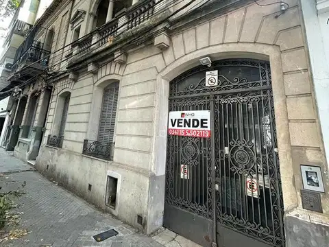 Casa 8 ambientes con 2 baños