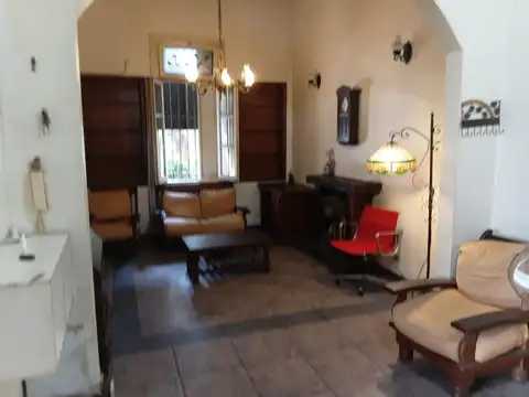 CASA DE 4  AMBIENES, CON GARAGE