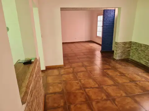 Casa en Venta con 3 cocheras