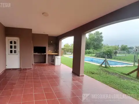 Casa en Alquiler con 4 cocheras