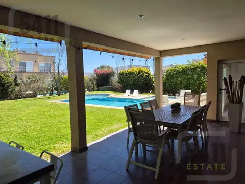 Casa en Alquiler de 4 dormitorios