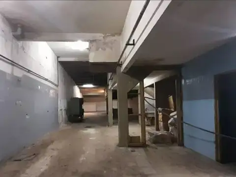 RETASADO. DEPOSITO, GALPON c/ LOCAL 820m2. permuta