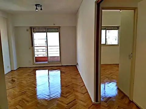 VENTA EXCELENTE 2 AMBIENTES CON RENTA EN BARRIO NORTE