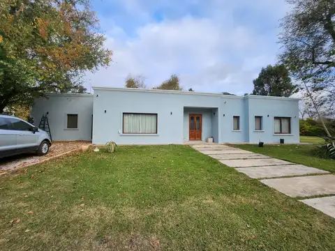 Casa de 300m2 en Venta, Barrio Casuarinas, Pilar del Este