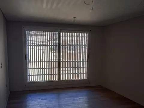 ALQUILER. Departamento 1 dormitorio c/ cochera.