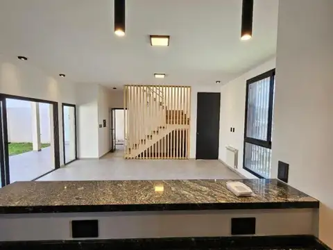 Depto Tipo Casa 4 ambientes con 3 baños