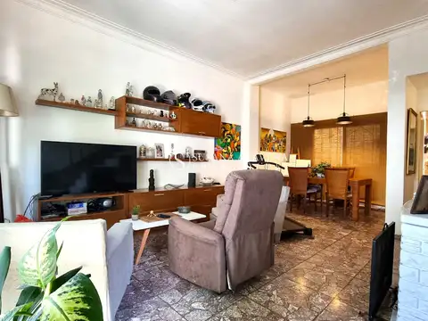 Casa 5 ambientes con 3 baños