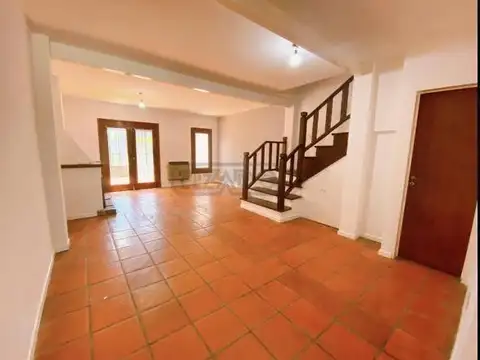 Casa en Venta en Barrio Hipico, USD 240.000