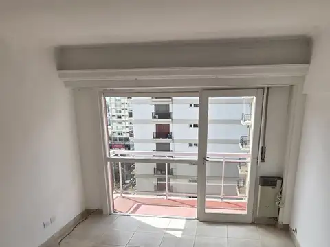 Venta Departamento 2 ambientes con Dependencia y Balcón. Zona Macrocentro