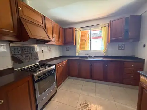 Casa en Alquiler con 1 cochera