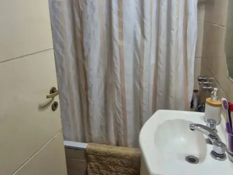 Venta de Departamento Con patio Y Garage de 3 ambientes en Caseros,