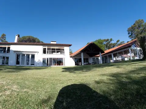 Venta casa y campo de 116 hectáreas en Melilla