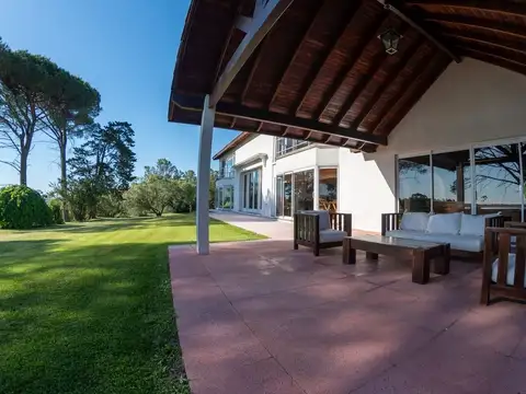 Venta casa y campo de 116 hectáreas en Melilla