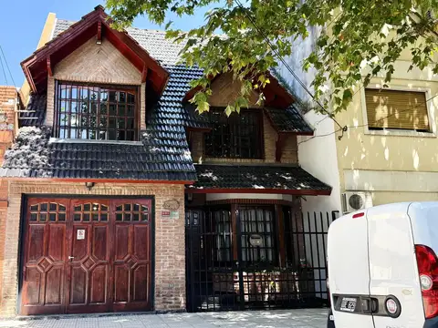 Venta Casa 6 Ambientes Con Dependencia