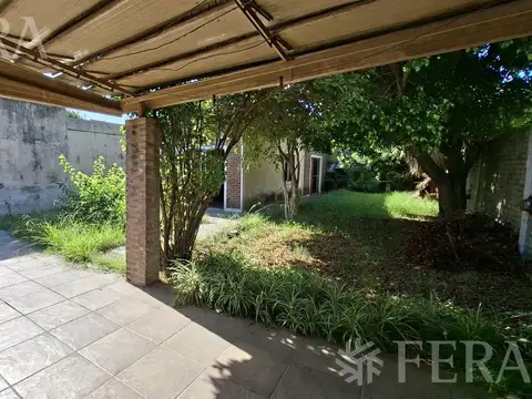 Venta casa 3 ambientes con cochera en San Francisco Solano