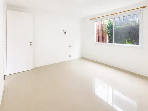 Chalet al frente con parque y garage