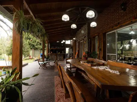 Casa en Venta con 2 cocheras