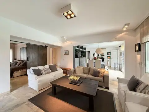 Casa 7 ambientes con 5 baños