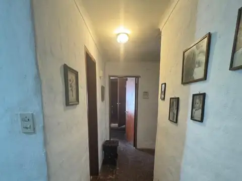 Casa de 5 Dormitorios en el corazon del Cerro - mas departamento - jardin y pileta