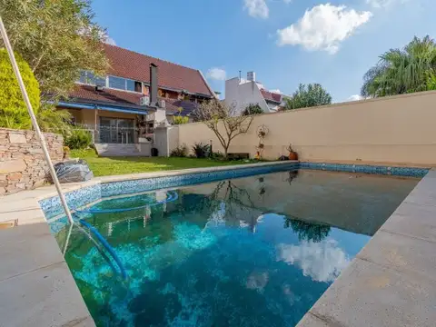 Casa en venta 5 ambientes cochera pileta barrio Naon