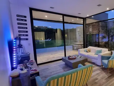 Casa 4 ambientes con 2 baños